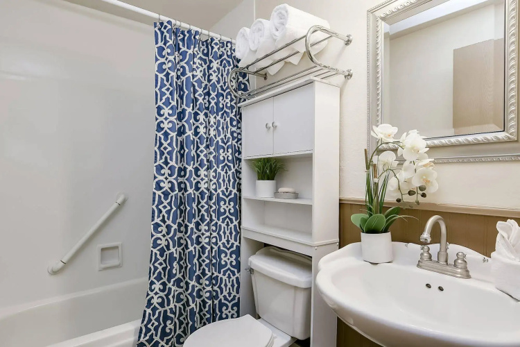 Bond Hotel and Extended Stay