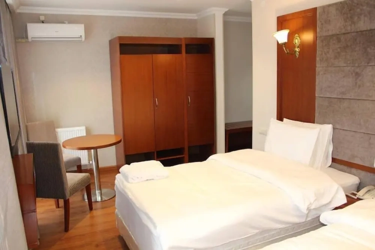 Standard Twin room with balcony