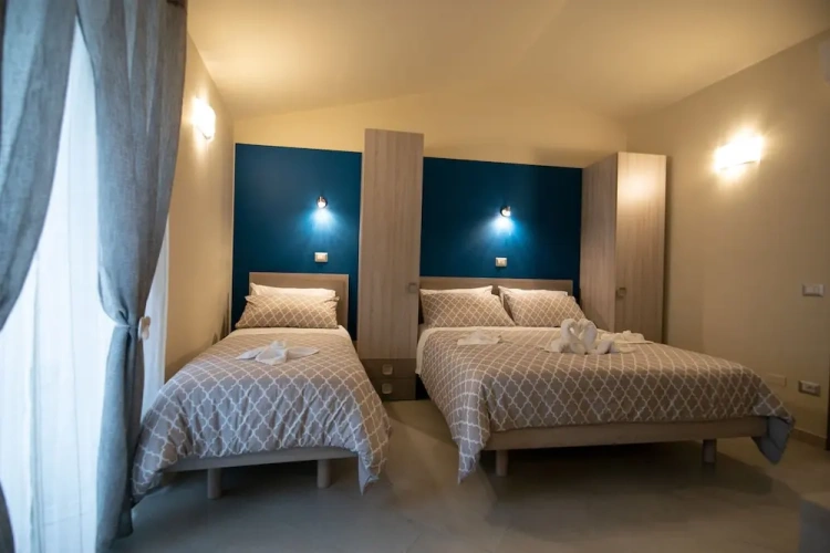 Standard Triple room