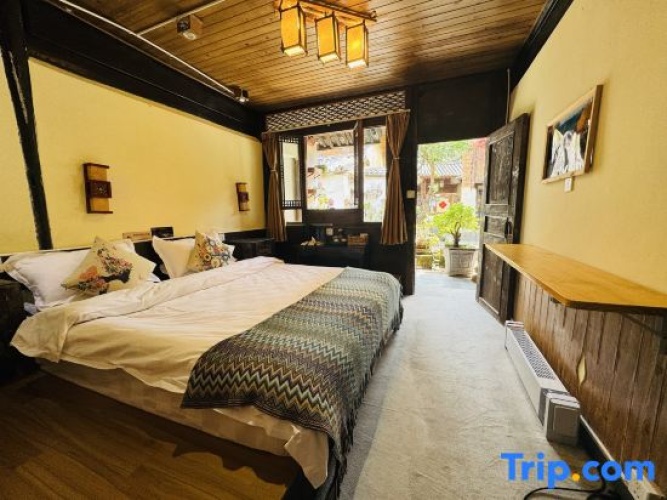 Standard Double room with courtyard view