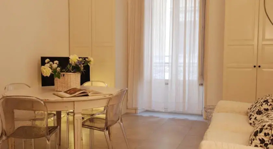 Domenichino Halldis Apartment