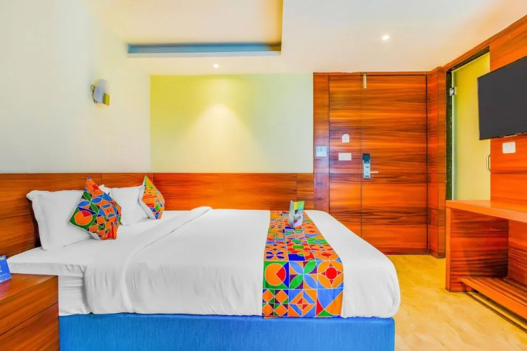 Fabhotel Kings Crown Iii