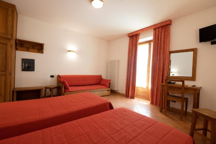 Superior Triple room
