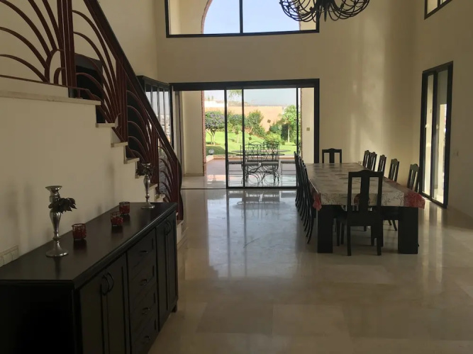 Spacious Comfortable Villa Ref T72024