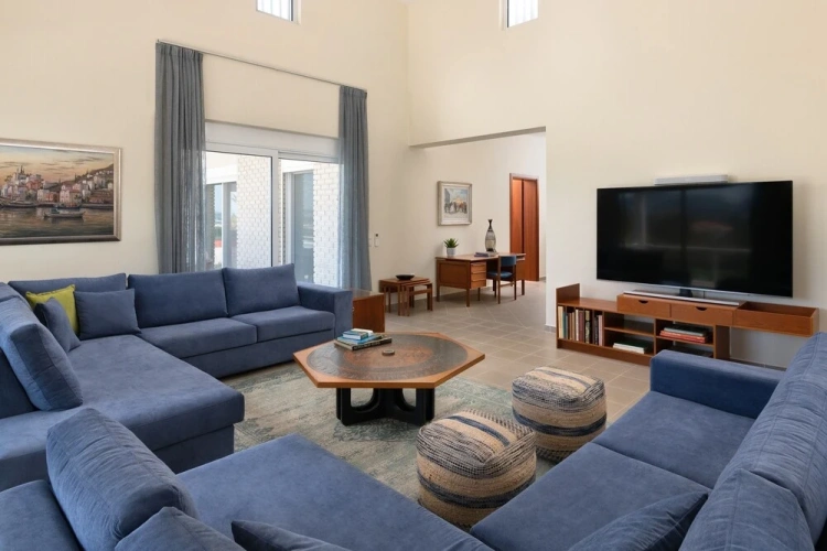 4 Bedrooms Villa