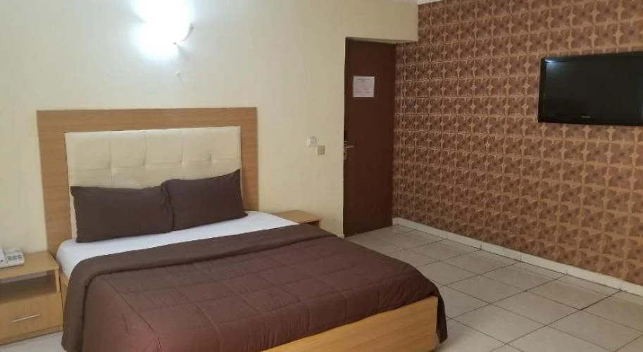 Peemos Place Warri