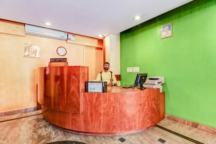 OYO 60932 Hotel Basera Inn