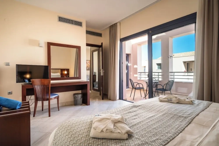 1 Bedroom Superior Suite with courtyard view