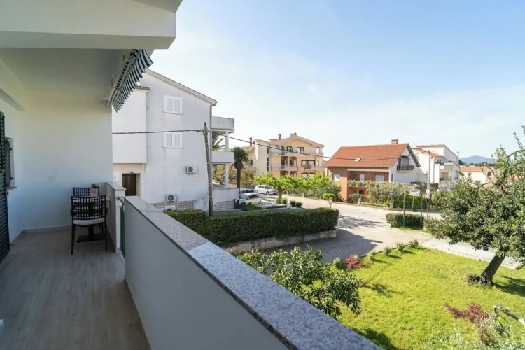 Studio with balcony and with courtyard view