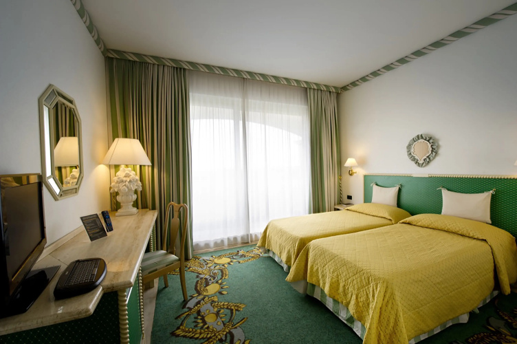 Hotel Aris Garden