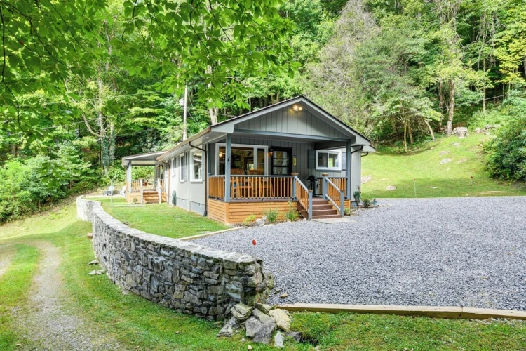 2 Bedrooms Cottage