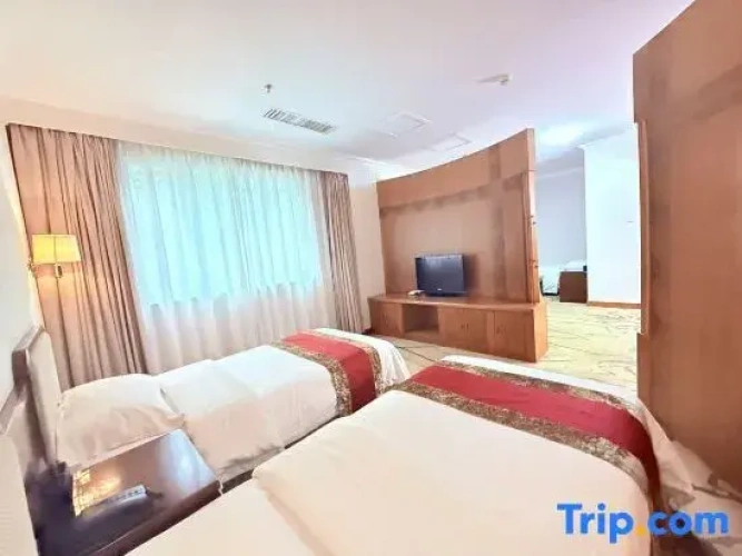 Deluxe Quadruple Family room