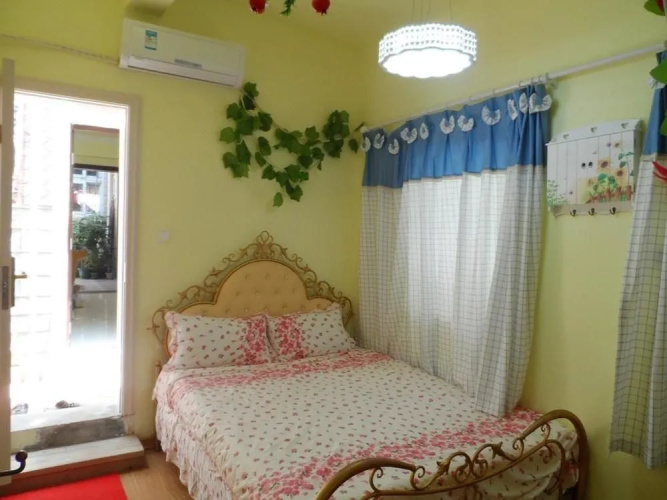 Romantic Huayuan Inn