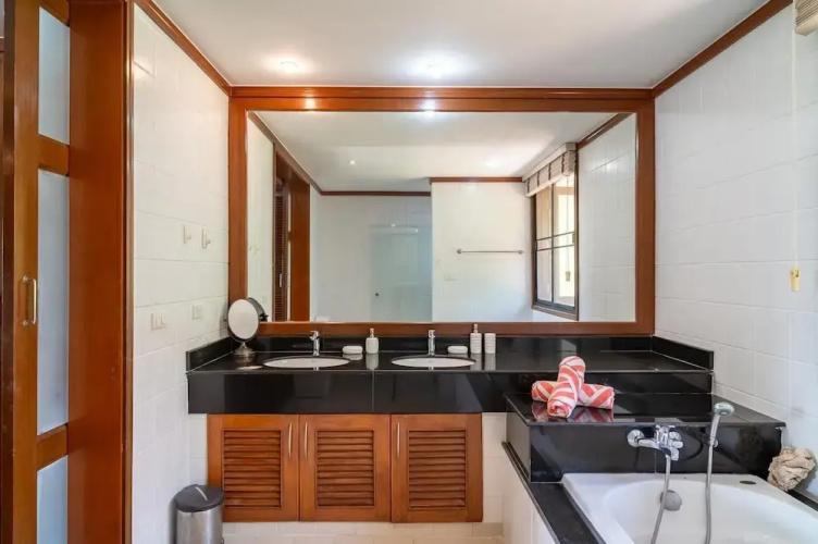 4BR Villa beach walking distance KBR44