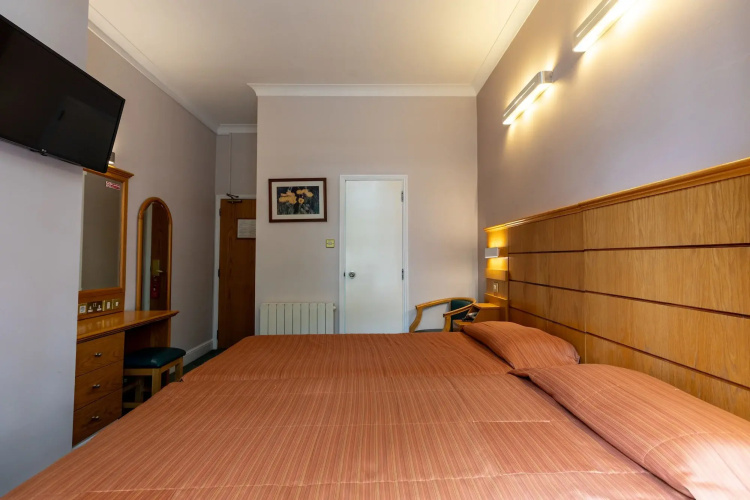 Nayland Hotel