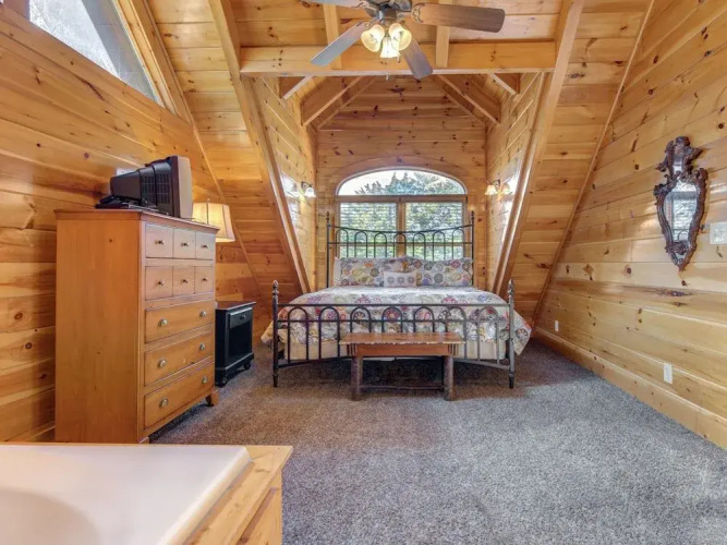 Moonlight Theater Lodge