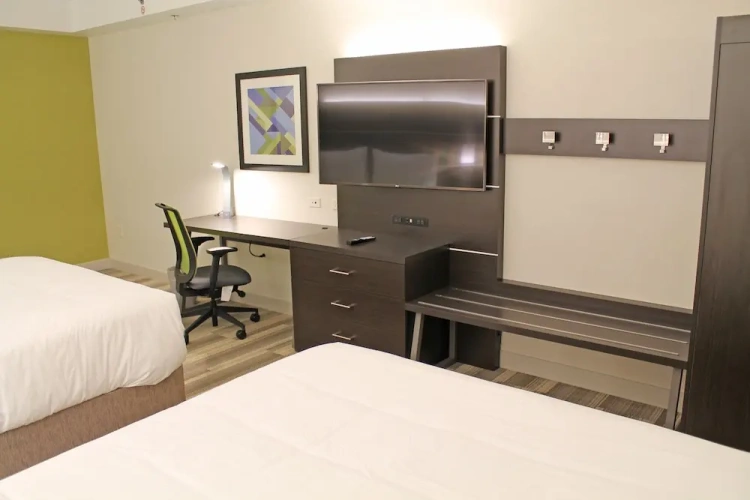1 Bedroom Quadruple Suite