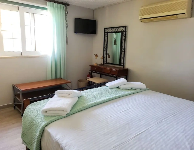 2 Bedrooms Comfort Basement Apartment with sea view