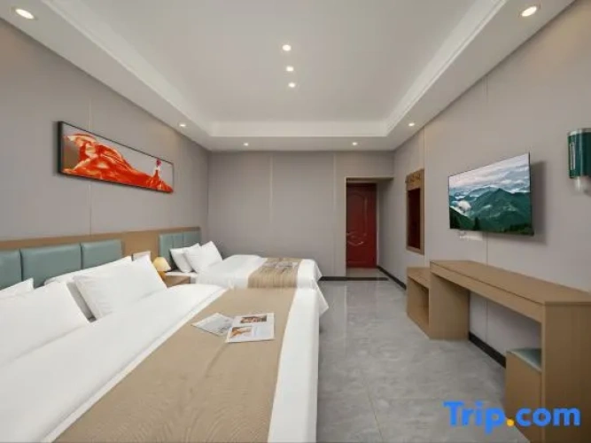 Deluxe Family Suite