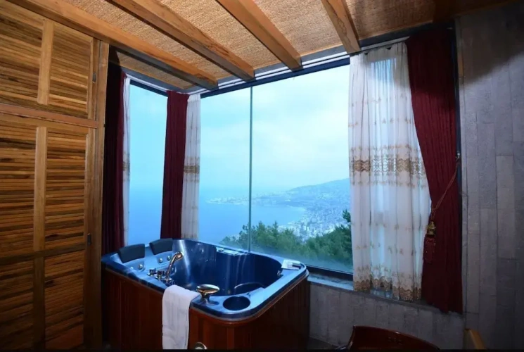 Standard room with partial sea view