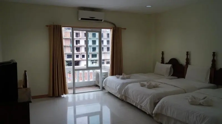 Standard Triple room