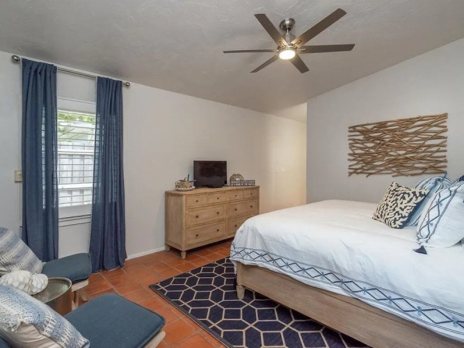 The Beach House 3 Bedroom Home by RedAwning