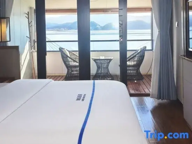 Standard Double room with balcony and with lake view