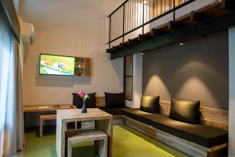 1 Bedroom Standard Quadruple Family room with mountain view