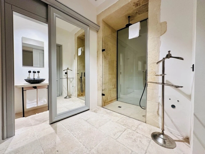 Executive Suite with pool view