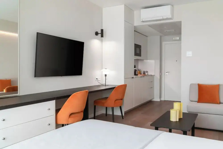 Limehome Lisbon Defensores de Chaves