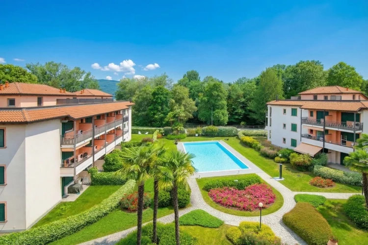 Family Apartment with balcony and with lake view