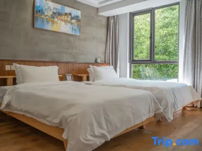 Standard Twin room with garden view