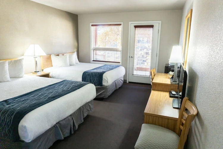 Standard Quadruple room with mountain view