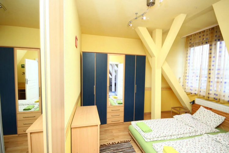 Pal's Hostel & Apartments