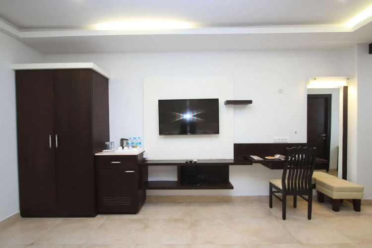 Fab Ni Ambaari Suites