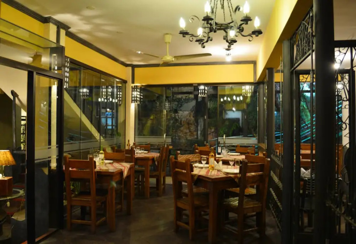 Aspen Hotel & Apart Over view