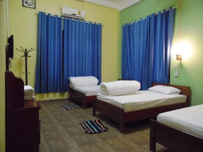 Standard Triple room