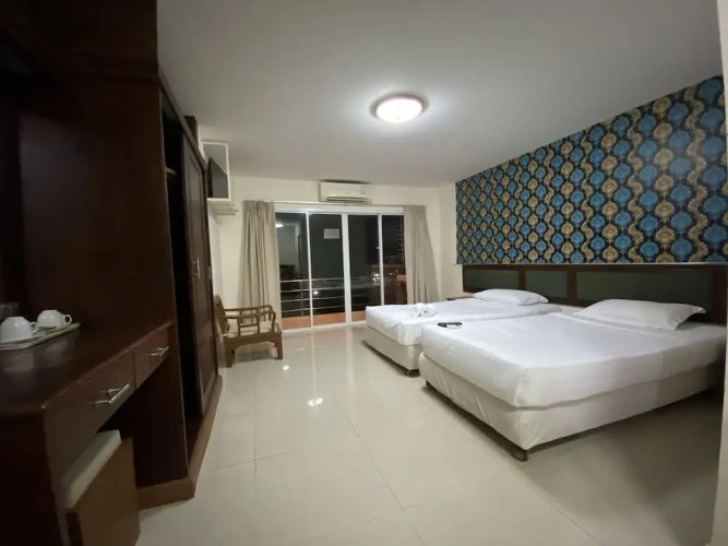 Deluxe Twin room with balcony