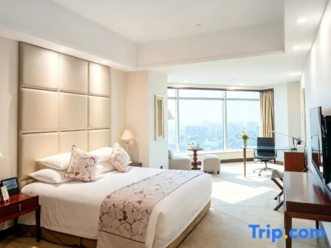 Superior Double room with city view
