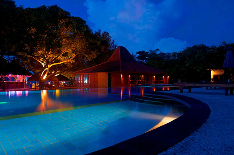 Oceans 5 Dive Resort