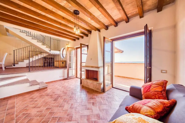 Bright Apt With Terrace and Shared Pool