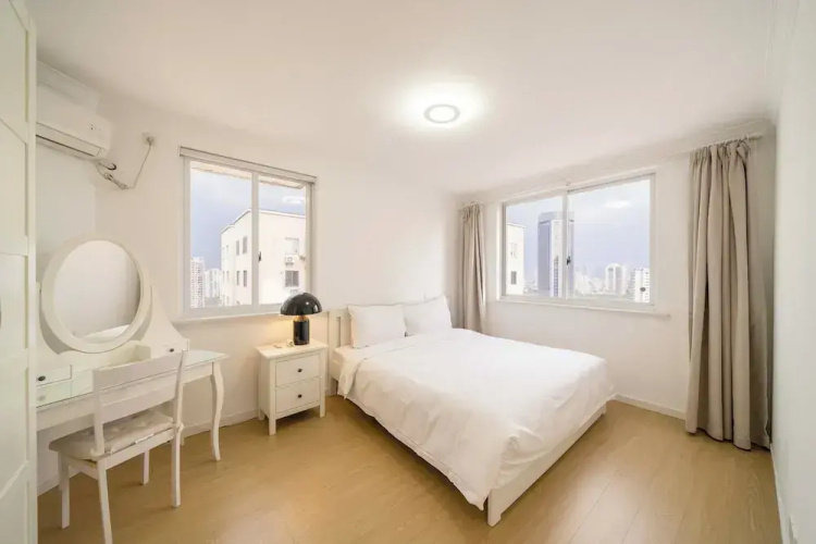 Tyms Xujiahui Premium 3BR 2BA APT