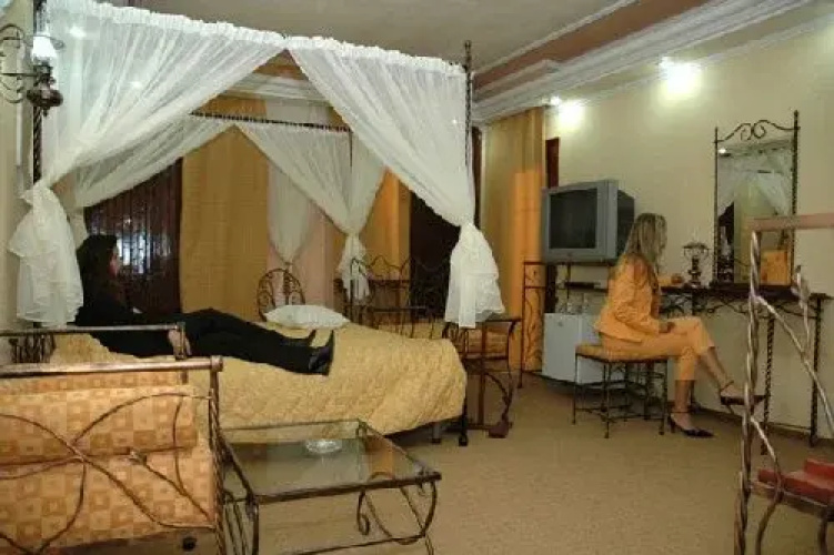 Hotel Confort Suites