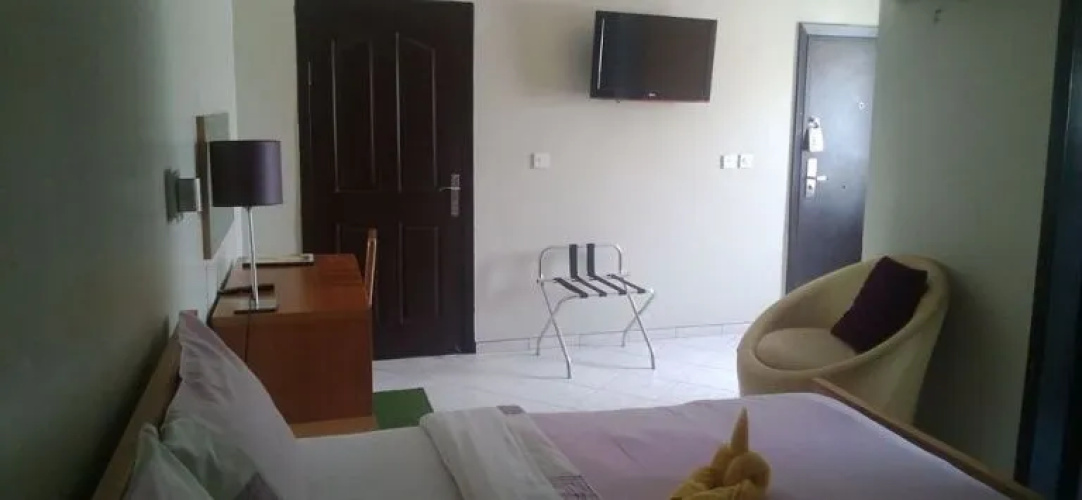 Cata Apartment Hotel And Spa
