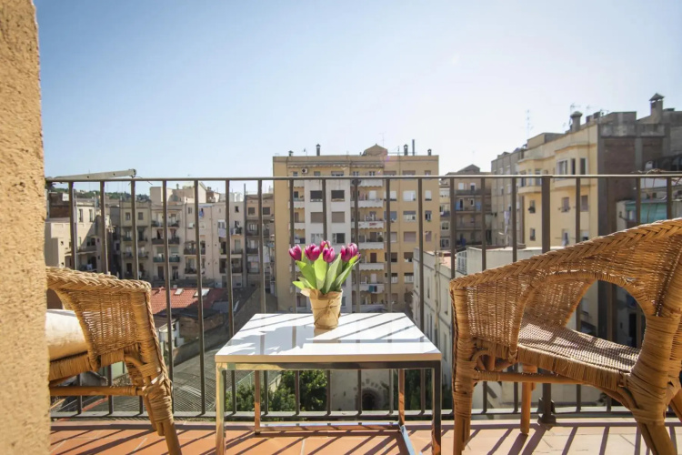41CB193- Charming rustic apartment