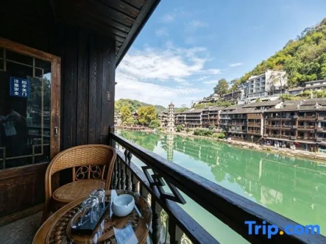 Wanfeng Lane to Jiangjing Homestay