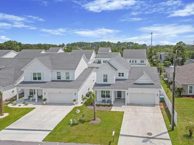 4 Bedrooms Cottage