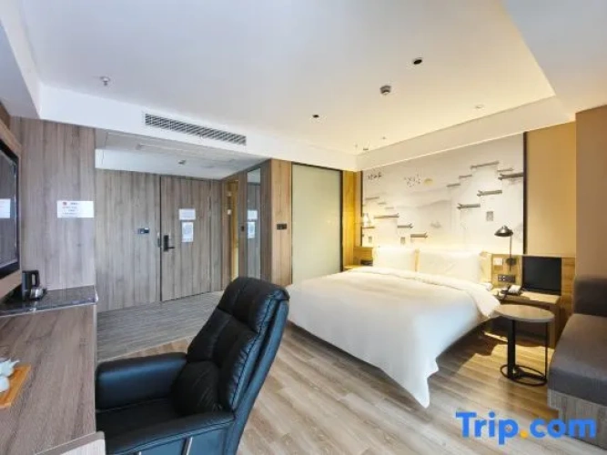 Standard Double room with balcony and with city view