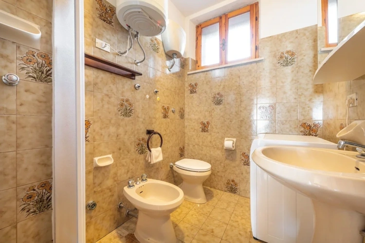 4 Bedrooms Apartment