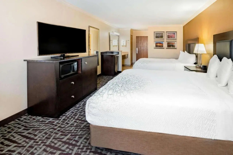 La Quinta Inn #826